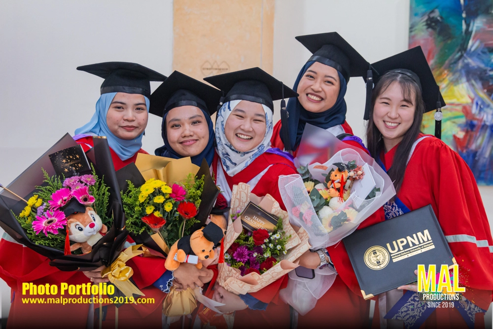 Gaduation Convocation PWTC Family Portfolio MAL 2019 -27.webp